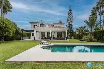 6 bedroom House for Sale in Estepona-55603