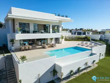 5 bedroom House for Sale in New Golden Mile