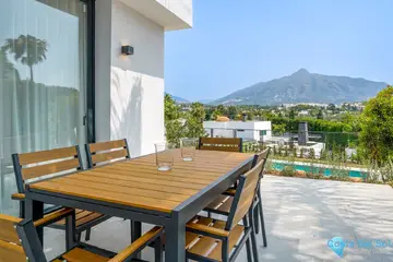 5 bedroom House for Sale in Nueva Andalucía-56035