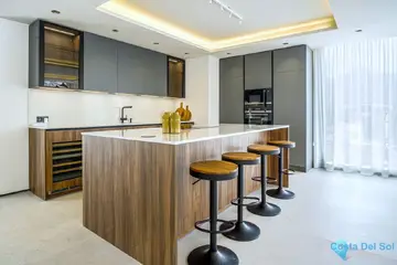5 bedroom House for Sale in Nueva Andalucía-56044