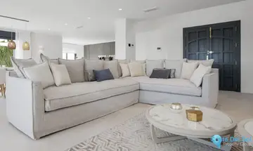 5 bedroom House for Sale in Los Flamingos-56097