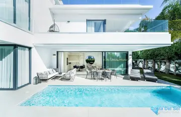 4 bedroom House for Sale in The Golden Mile