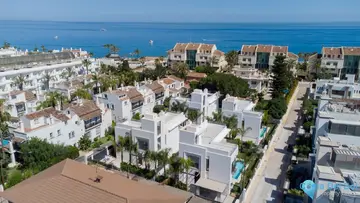 4 bedroom House for Sale in The Golden Mile-56135