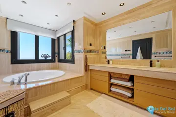 4 bedroom Apartment for Sale in Marbella-56269