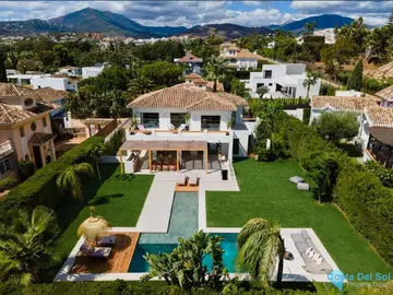 5 bedroom House for Sale in Nueva Andalucía