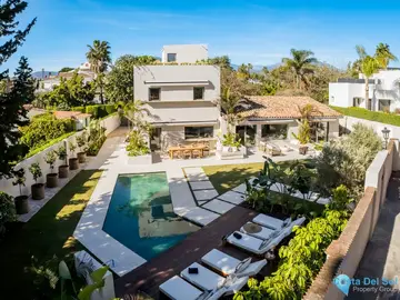 5 bedroom House for Sale in Cortijo Blanco