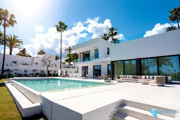 4 bedroom House for Sale in New Golden Mile