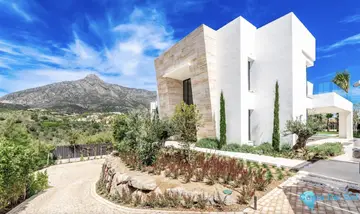 5 bedroom House for Sale in The Golden Mile-56436