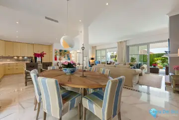 4 bedroom House for Sale in Sierra Blanca-56570
