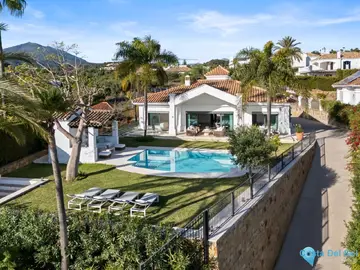 4 bedroom House for Sale in Nueva Andalucía