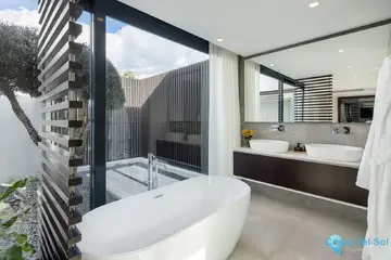 6 bedroom House for Sale in Nueva Andalucía-56845