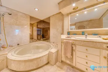 6 bedroom House for Sale in Los Monteros-56870
