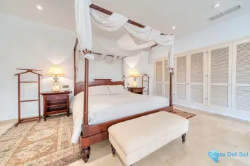 6 bedroom House for Sale in Los Monteros-56866