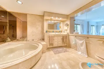 6 bedroom House for Sale in Los Monteros-56868