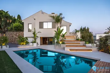 5 bedroom House for Sale in Nueva Andalucía