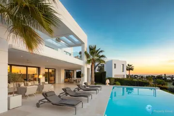 7 bedroom House for Sale in Nueva Andalucía-56976