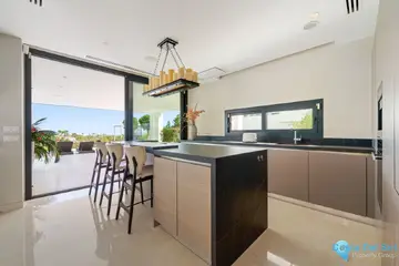 5 bedroom House for Sale in Nueva Andalucía-57190
