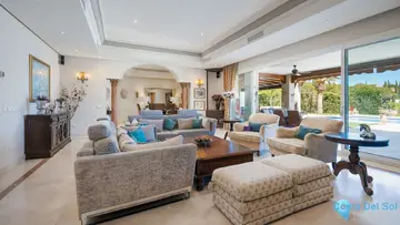 8 bedroom House for Sale in Nueva Andalucía-57392