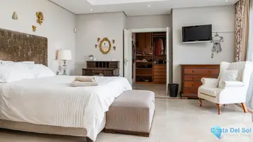 8 bedroom House for Sale in Nueva Andalucía-57400