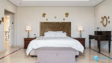 8 bedroom House for Sale in Nueva Andalucía-57401