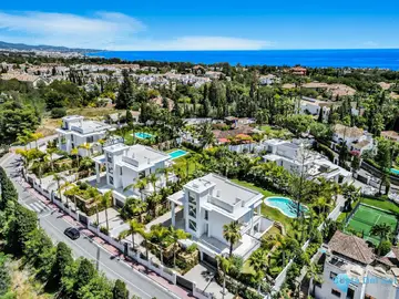 6 bedroom House for Sale in The Golden Mile-57622