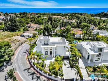 6 bedroom House for Sale in The Golden Mile-57619