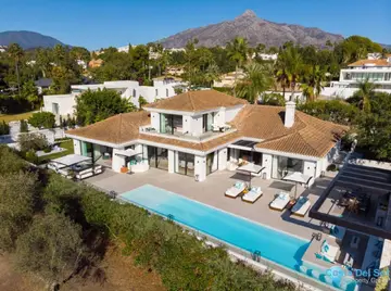 5 bedroom House for Sale in Nueva Andalucía