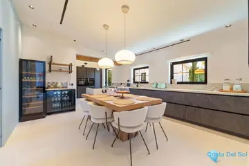 5 bedroom House for Sale in Marbella-57719