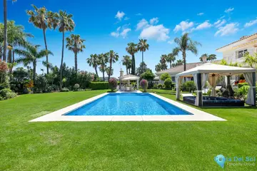 6 bedroom House for Sale in Nueva Andalucía-57803