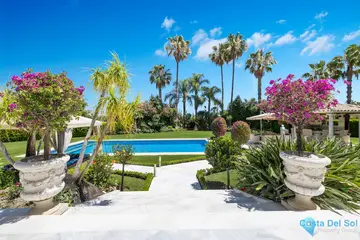 6 bedroom House for Sale in Nueva Andalucía-57806