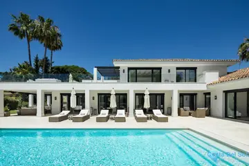 5 bedroom House for Sale in Nueva Andalucía