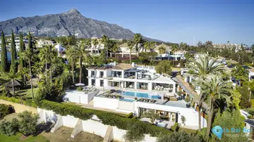 7 bedroom House for Sale in Nueva Andalucía
