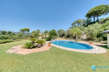 6 bedroom House for Sale in La Zagaleta-57970