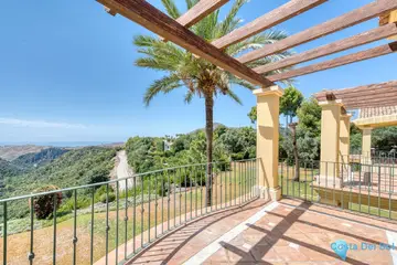 6 bedroom House for Sale in La Zagaleta-57974