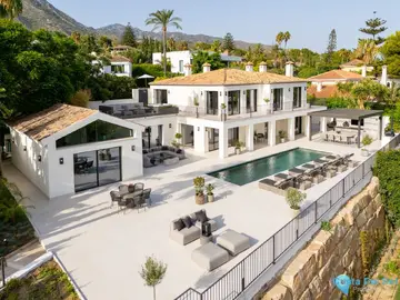 5 bedroom House for Sale in The Golden Mile