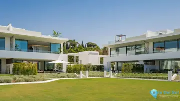 4 bedroom House for Sale in The Golden Mile