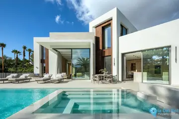 5 bedroom House for Sale in Nueva Andalucía-58154
