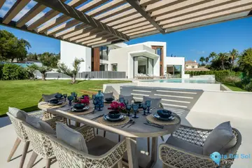 5 bedroom House for Sale in Nueva Andalucía-58160