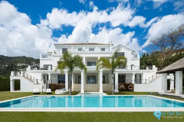5 bedroom House for Sale in El Madroñal