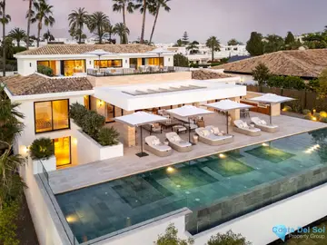 6 bedroom House for Sale in Aloha