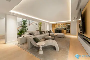6 bedroom House for Sale in Aloha-58223