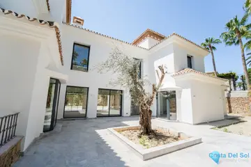 6 bedroom House for Sale in Marbella-58250