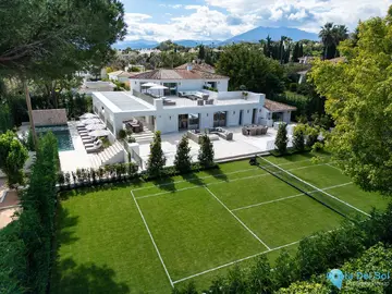 6 bedroom House for Sale in The Golden Mile-58263