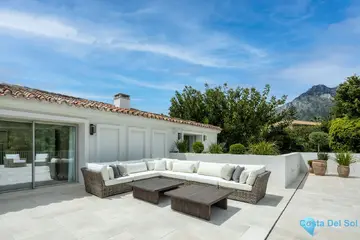 6 bedroom House for Sale in The Golden Mile-58275