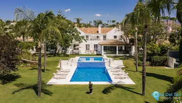 6 bedroom House for Sale in Nueva Andalucía