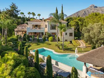 6 bedroom House for Sale in The Golden Mile