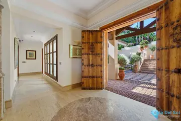 6 bedroom House for Sale in The Golden Mile-58305