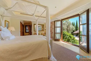 6 bedroom House for Sale in The Golden Mile-58293