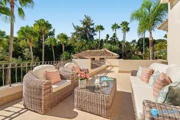 6 bedroom House for Sale in The Golden Mile-58297