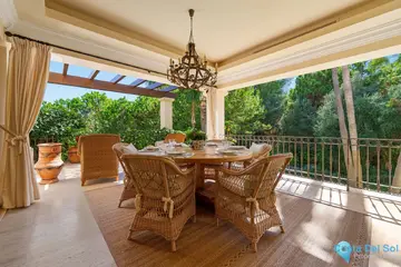 6 bedroom House for Sale in The Golden Mile-58301